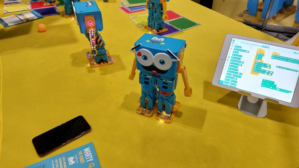 Algoritmikus BETT '23 3 Marty robot